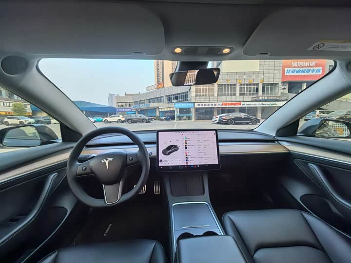 Фото 6 - Tesla Model 3