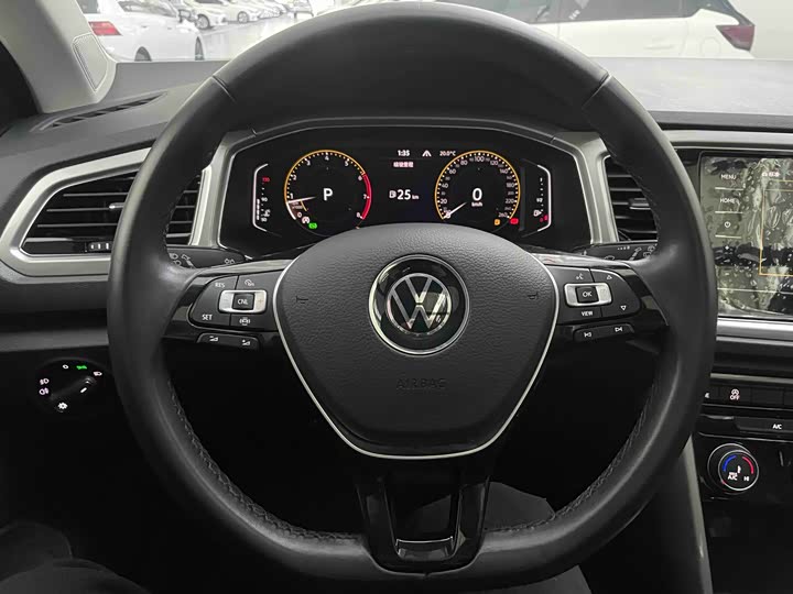 Фото 8 - Volkswagen T-Roc