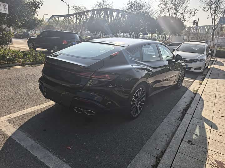 Фото 8 - MG Motor 7