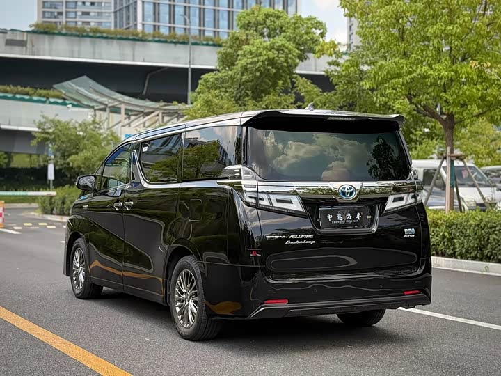 Фото 5 - Toyota Vellfire