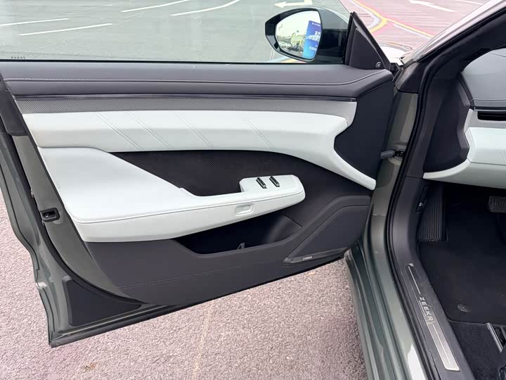 Фото 7 - Zeekr 001