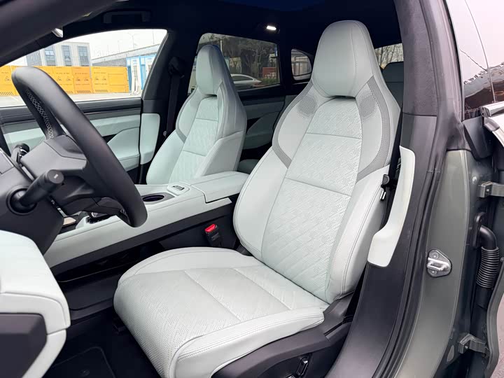 Фото 9 - Zeekr 001