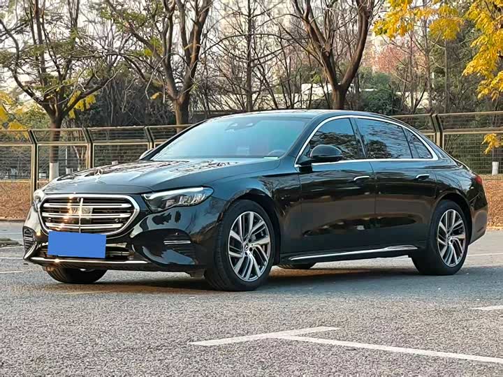 Фото 1 - Mercedes-Benz E-Class