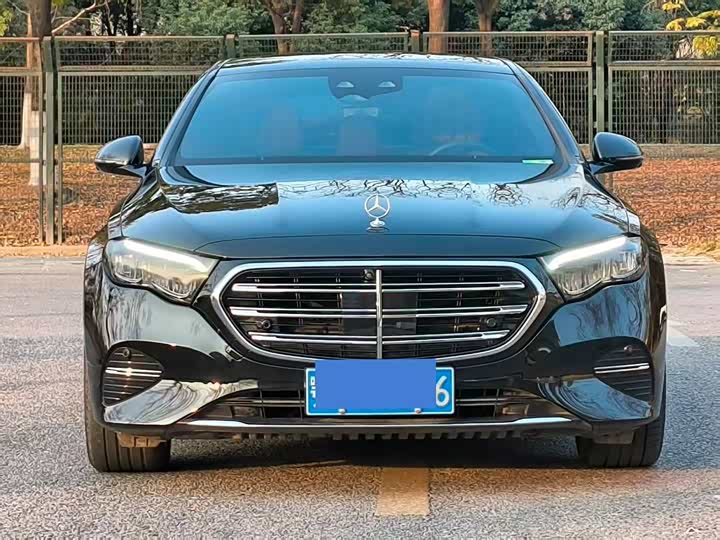 Фото 2 - Mercedes-Benz E-Class