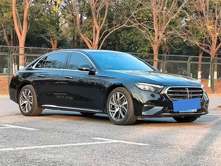 Фото 3 - Mercedes-Benz E-Class