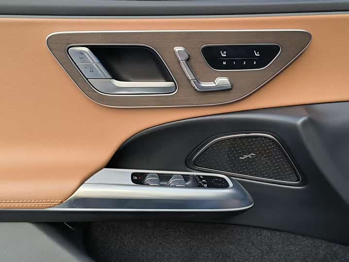 Фото 6 - Mercedes-Benz E-Class