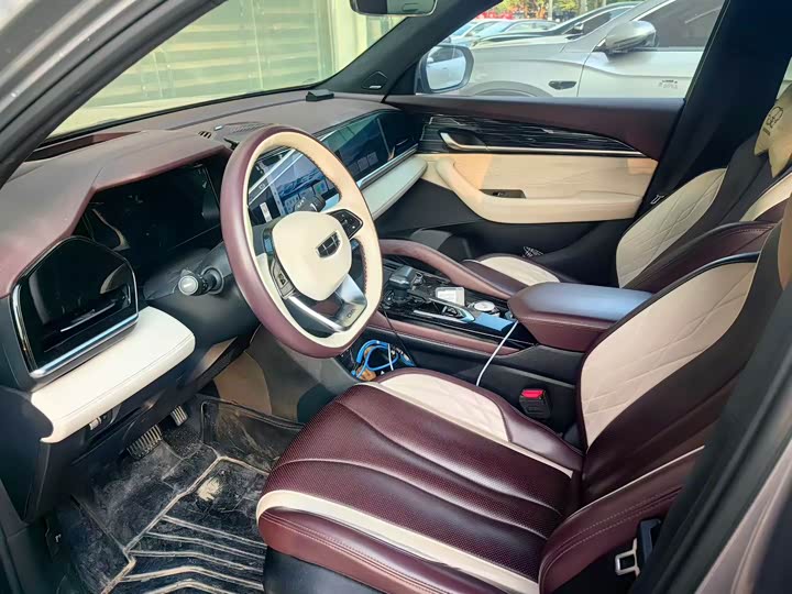 Фото 3 - Geely Monjaro