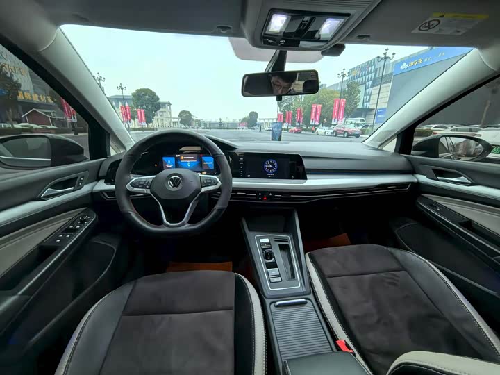 Фото 5 - Volkswagen Golf