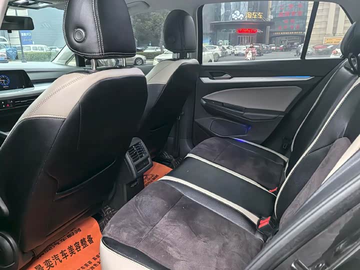 Фото 6 - Volkswagen Golf