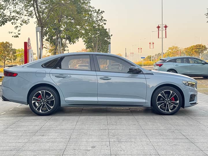 Фото 6 - Geely Preface