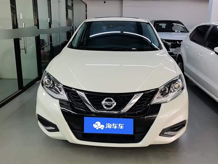 Фото 2 - Nissan Tiida