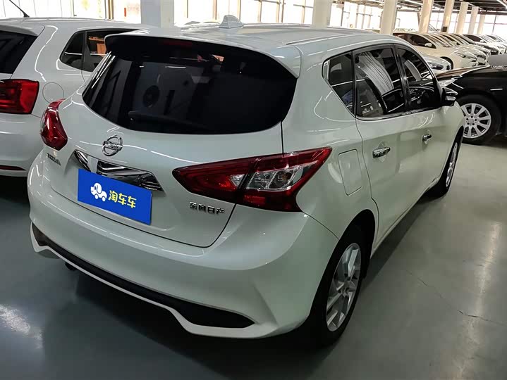 Фото 3 - Nissan Tiida