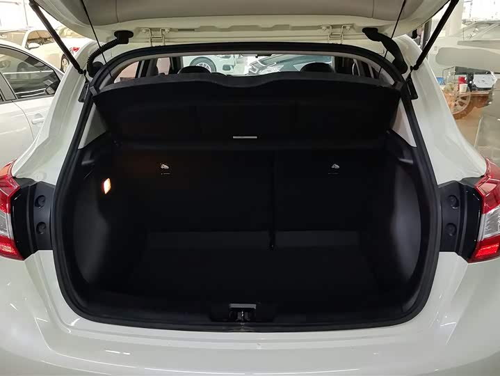 Фото 4 - Nissan Tiida