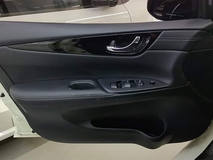 Фото 7 - Nissan Tiida