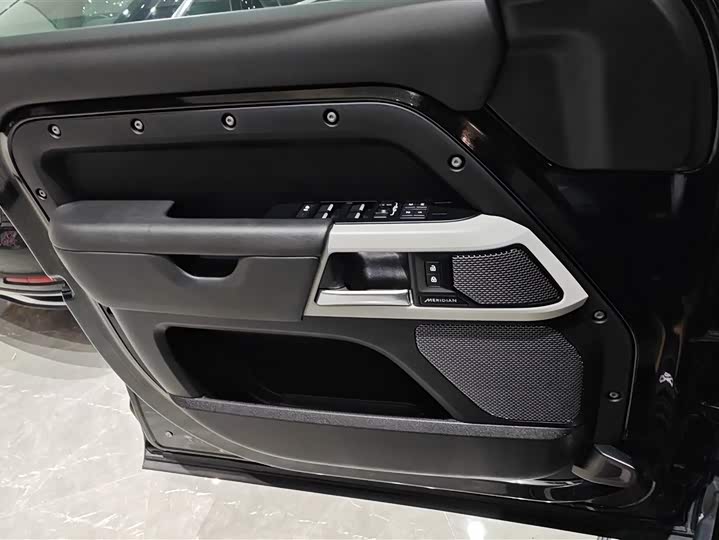 Фото 7 - Land Rover Defender