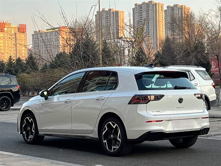 Фото 5 - Volkswagen Golf