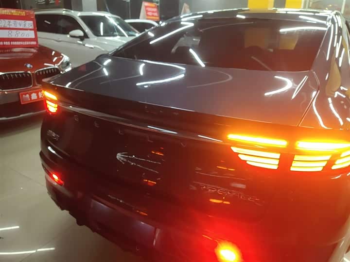 Фото 6 - Geely Preface