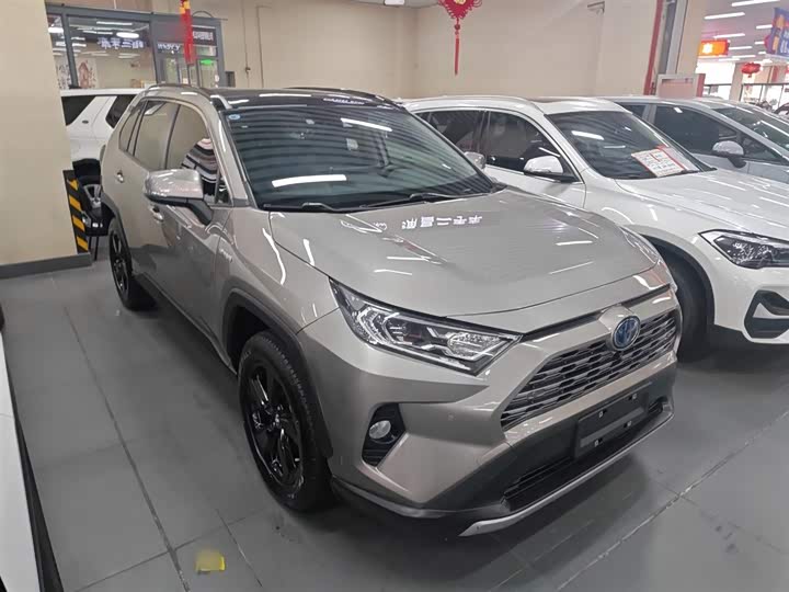Фото 4 - Toyota RAV4