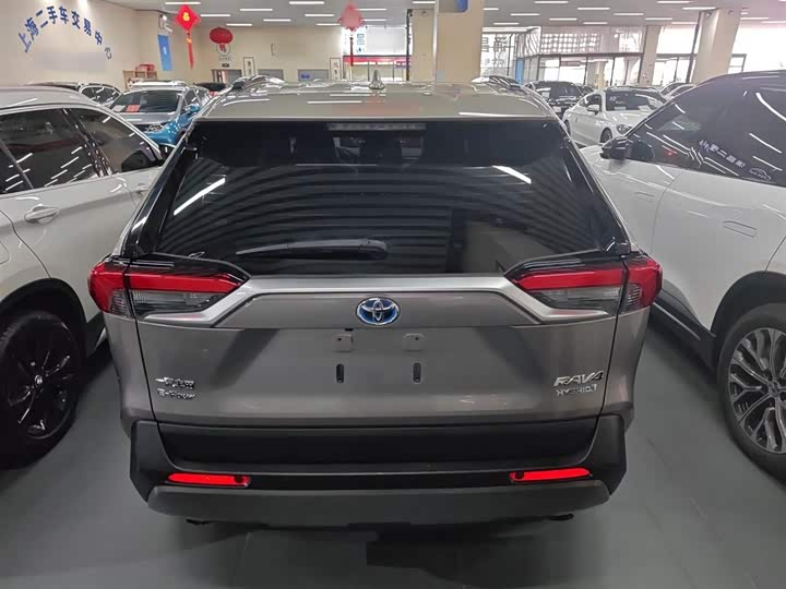 Фото 6 - Toyota RAV4