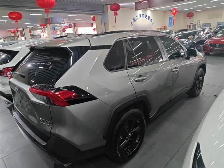 Фото 7 - Toyota RAV4