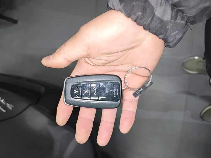 Фото 9 - Toyota RAV4