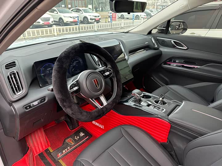 Фото 9 - Hongqi HS3 Hybrid