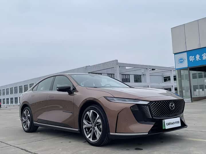 Фото 3 - Mazda EZ-6