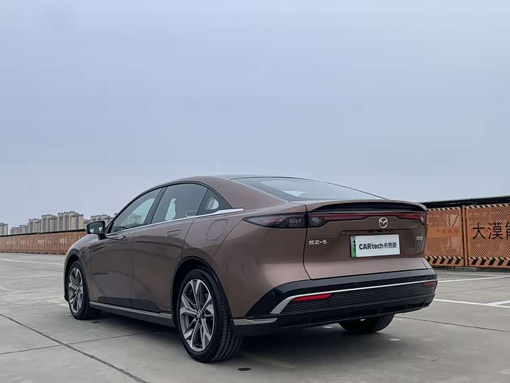 Фото 7 - Mazda EZ-6