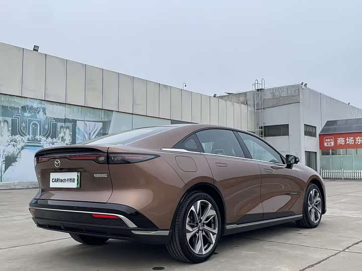 Фото 9 - Mazda EZ-6