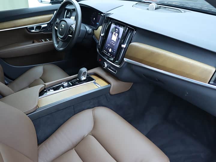 Фото 9 - Volvo S90