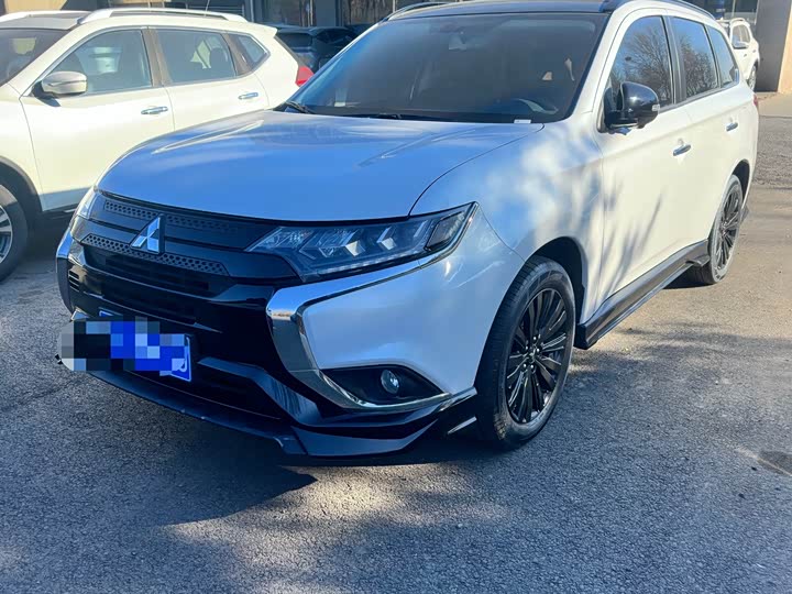 Фото 1 - Mitsubishi Outlander