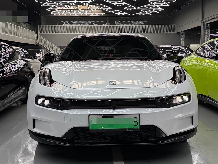 Фото 2 - Zeekr 001