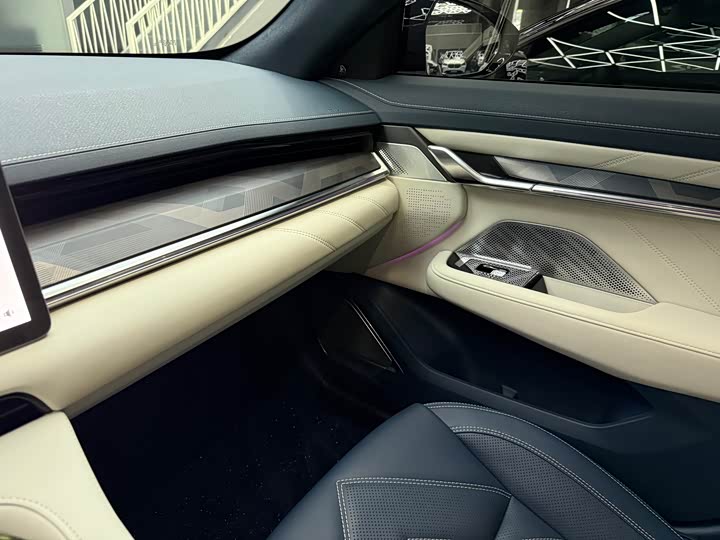 Фото 7 - Zeekr 001