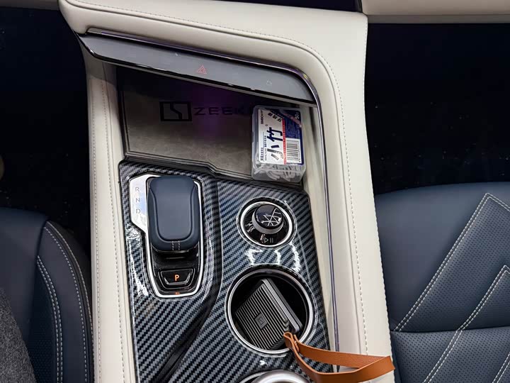 Фото 8 - Zeekr 001