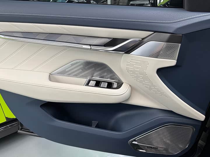 Фото 9 - Zeekr 001