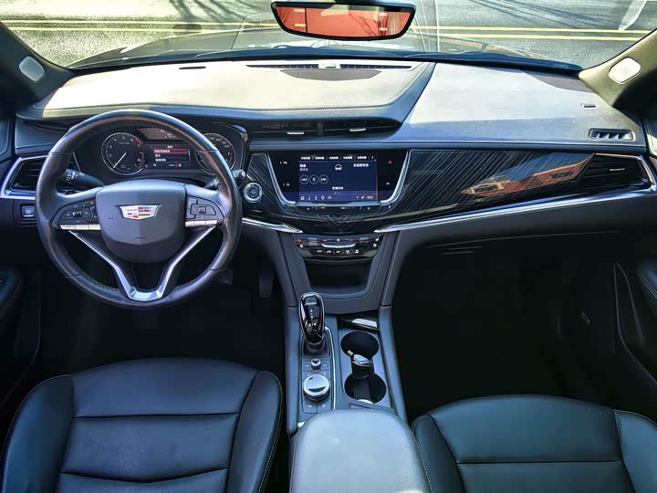 Фото 6 - Cadillac XT6