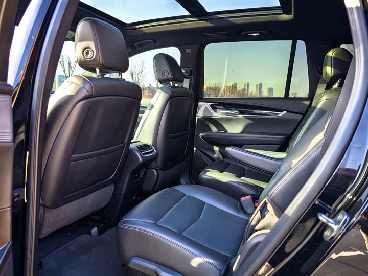 Фото 7 - Cadillac XT6