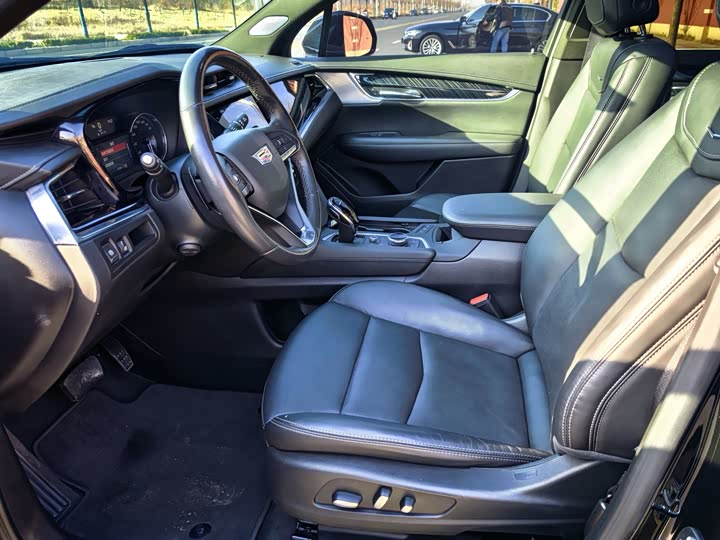 Фото 8 - Cadillac XT6