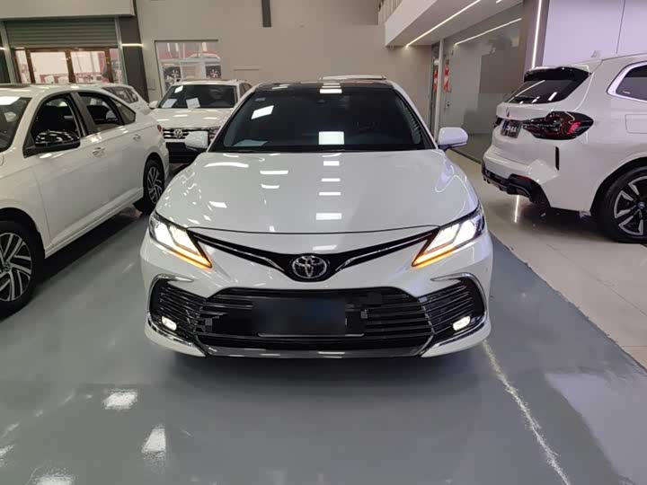 Фото 3 - Toyota Camry