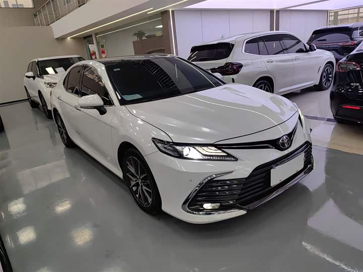 Фото 4 - Toyota Camry