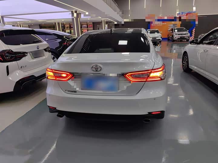 Фото 6 - Toyota Camry