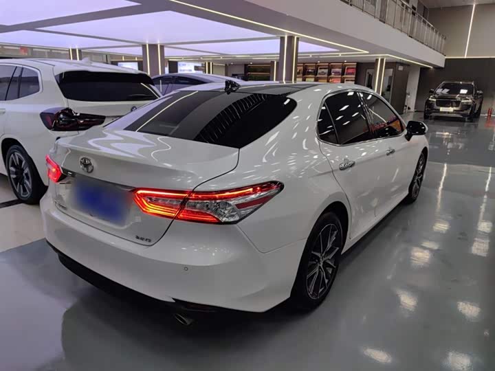 Фото 7 - Toyota Camry