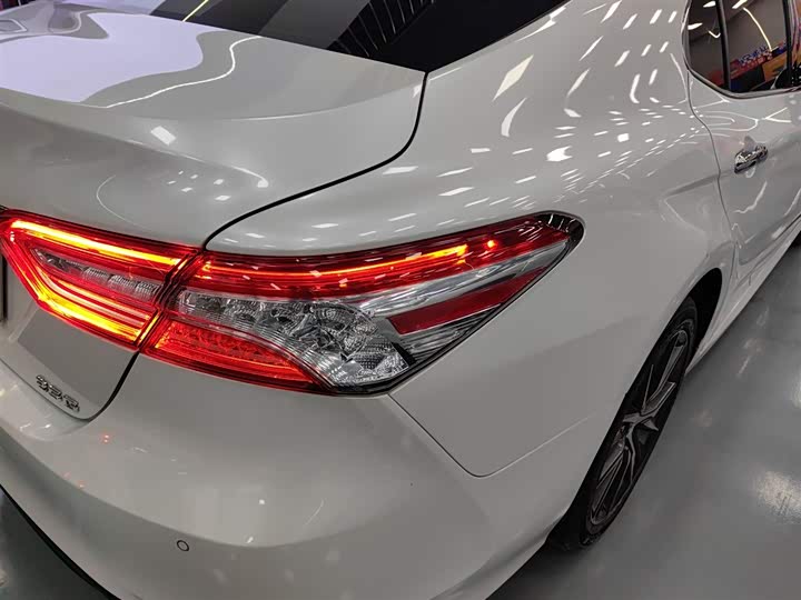 Фото 8 - Toyota Camry