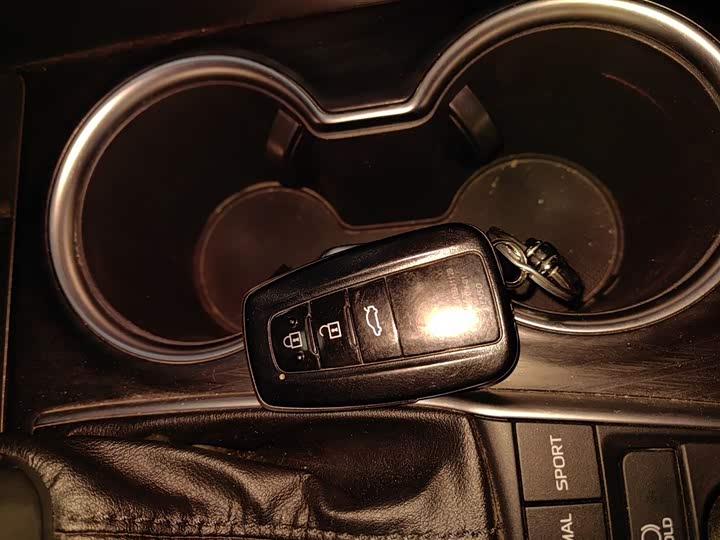 Фото 9 - Toyota Camry