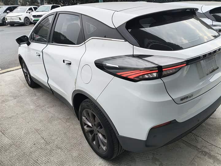 Фото 5 - Geely Geometry C