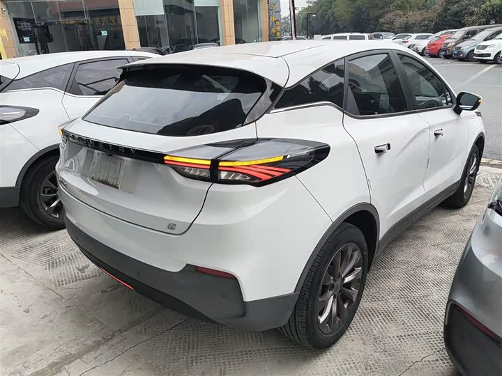 Фото 7 - Geely Geometry C