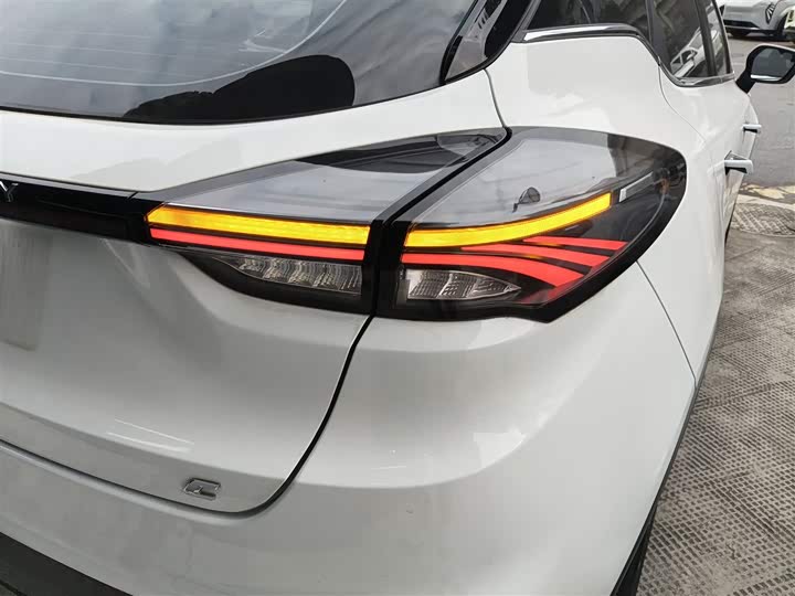 Фото 8 - Geely Geometry C