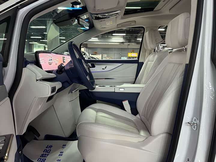 Фото 8 - Buick GL8 Hybrid