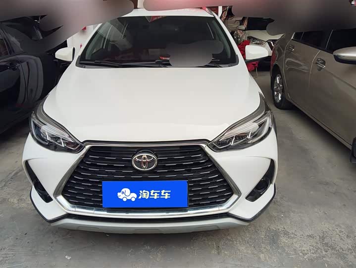 Фото 2 - Toyota Yaris L Hatchback