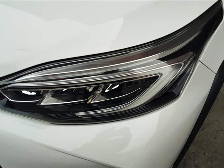 Фото 5 - Toyota Yaris L Hatchback